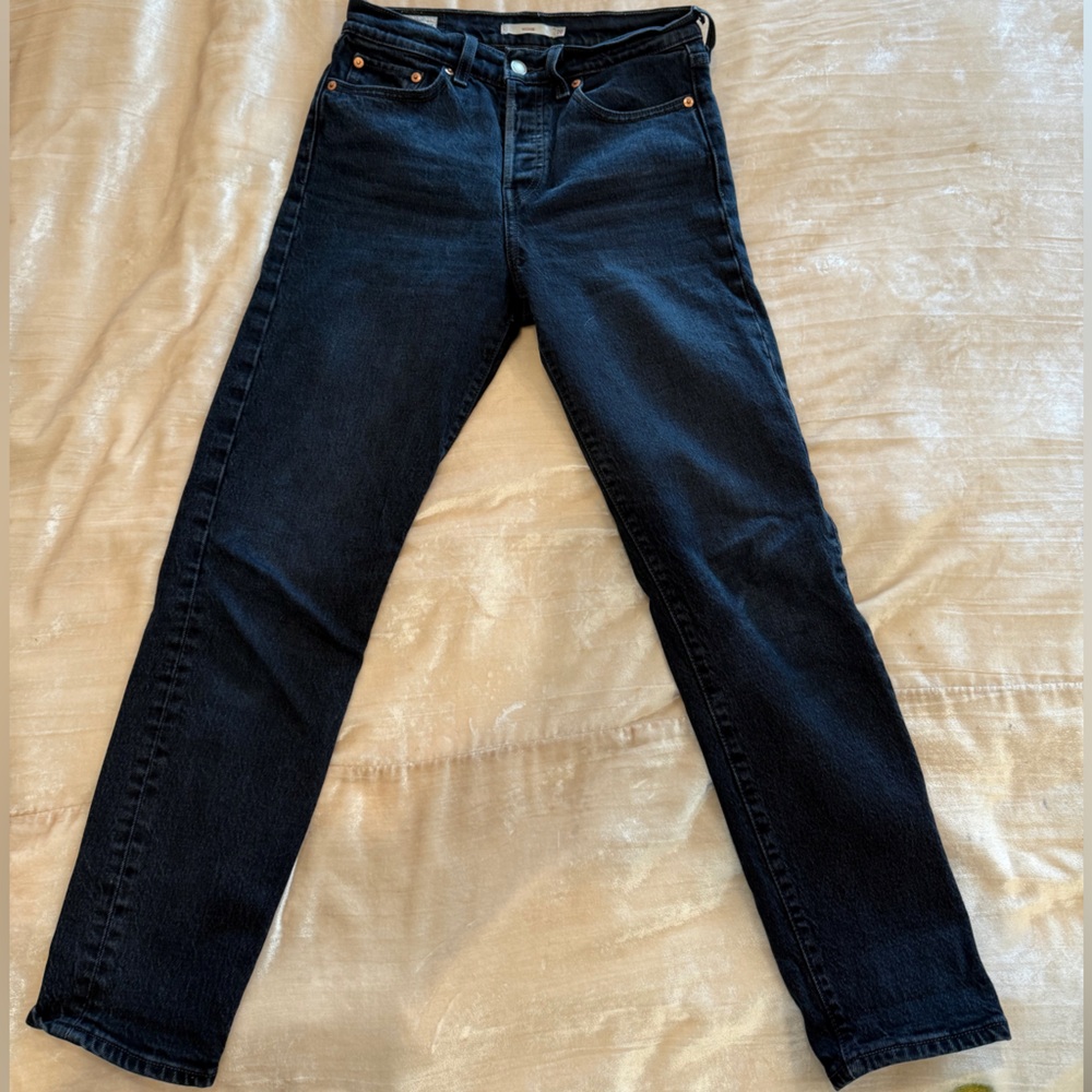 Size 26 levi wedgie fit black denim